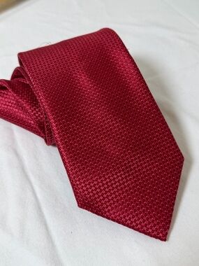 Canali 100% Silk Made in Italy Grenadine Rich Burgundy Textured Silk Tie